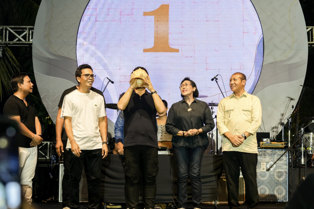 From Kuta With Love, Sekda Adi Arnawa Hadiri Pergantian Tahun di Pantai Kuta